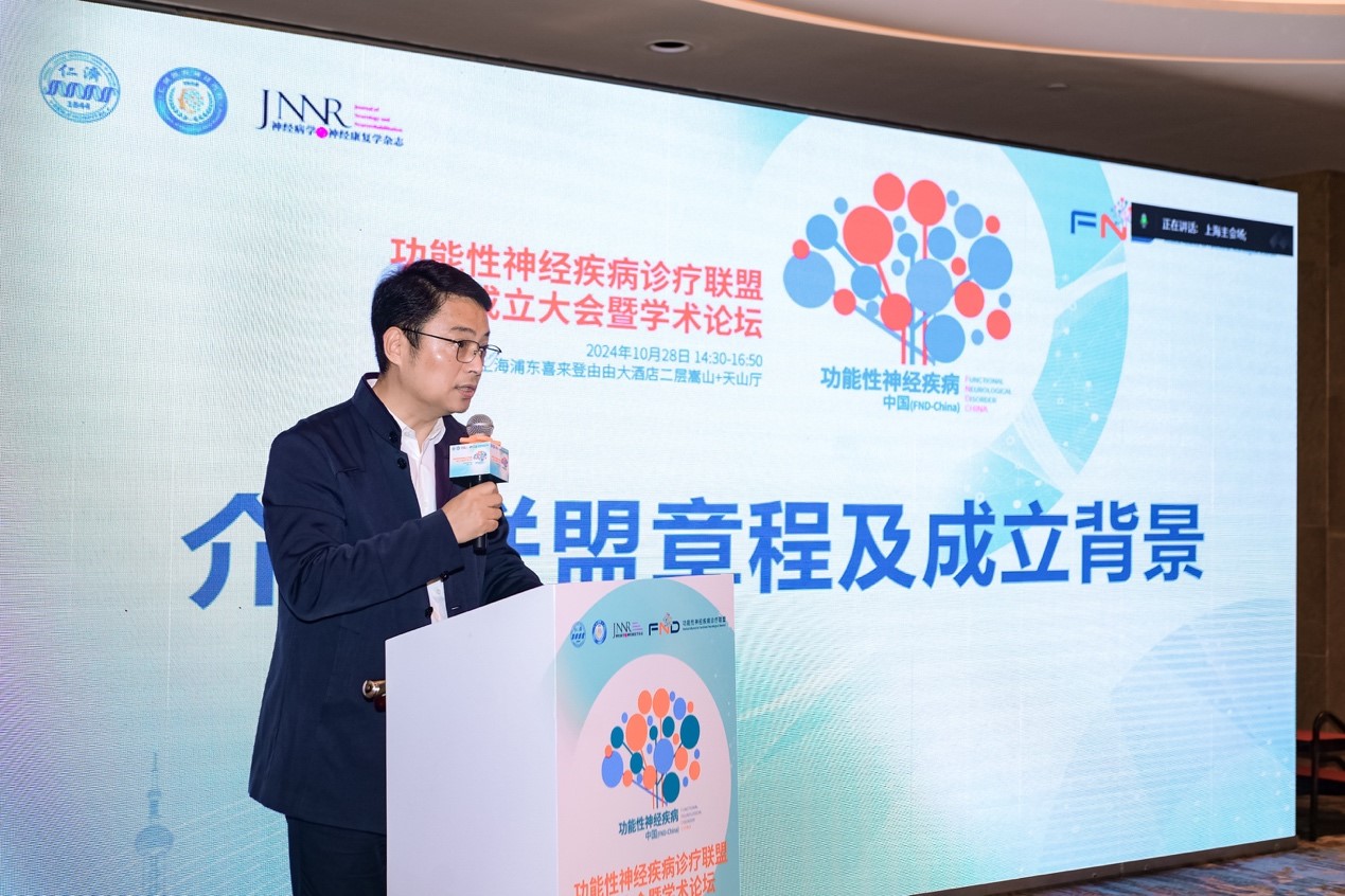 电脑屏幕上的男人 中度可信度描述已自动生成